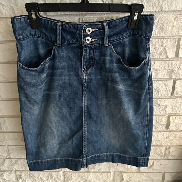 Banana Republic Dresses & Skirts - ⭐️ 2 for $10 Banana Republic Jean skirt